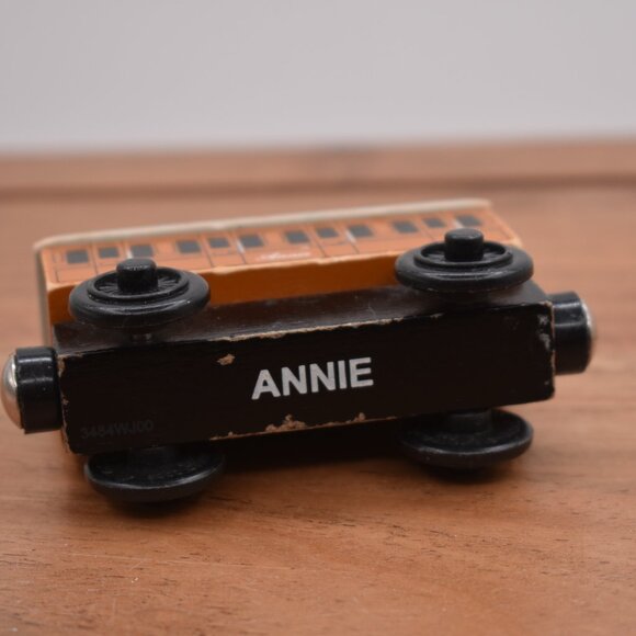 Annie Passenger Coach Car 2003 - Thomas Friends Wooden Railway Train Tank - GUC - Picture 7 of 7